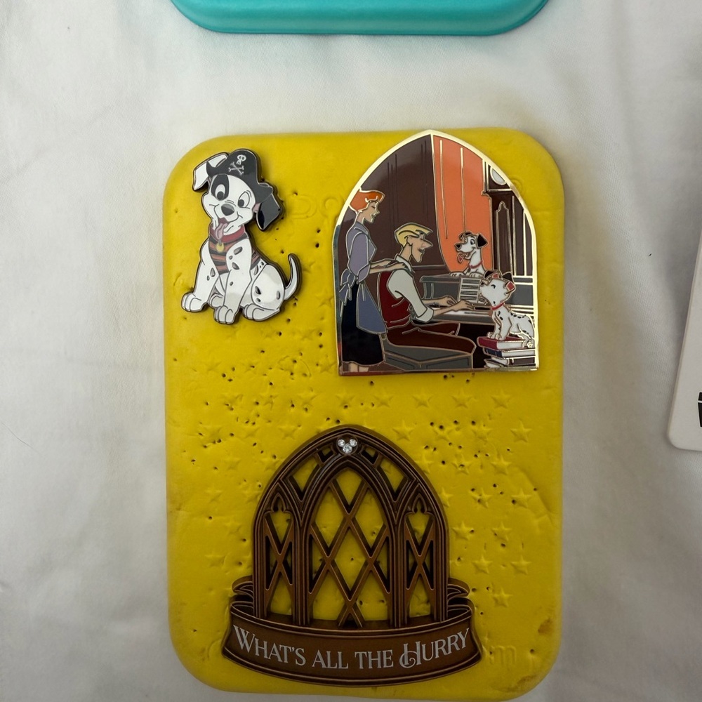 Disney 101 Dalmatians Pin Set